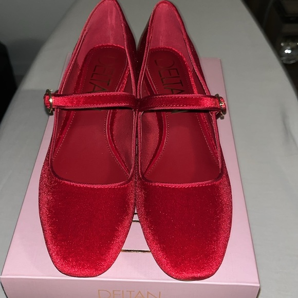 NWOB Grace Velvet Mary Jane Block Heel Pumps Sz 8 - Picture 2 of 5